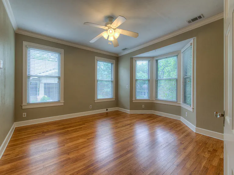 720 Sparks Ave — Photo 8