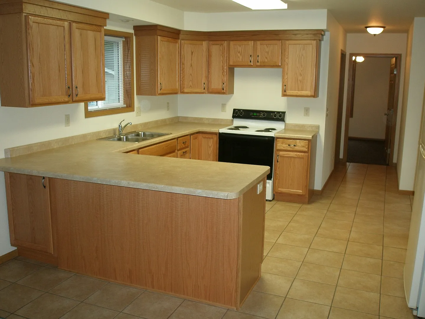 4 bed, 1760 sqft, $1,860 — Photo 2