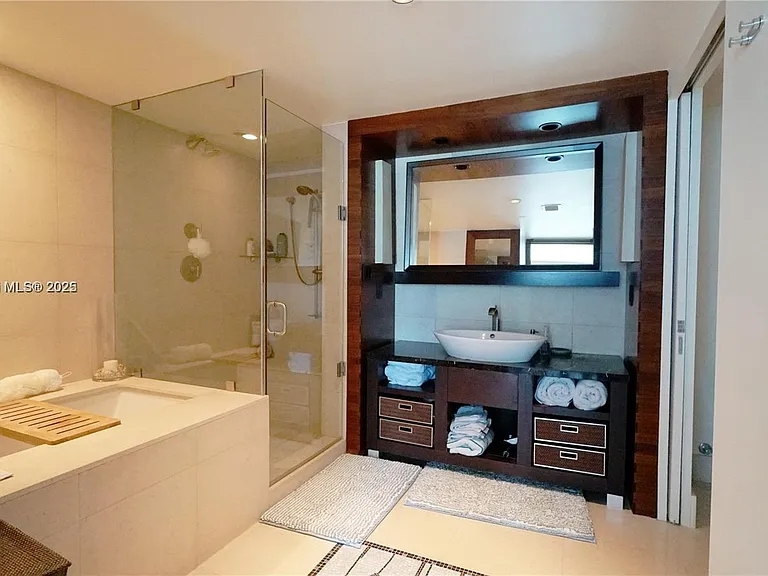 6801 Collins Ave #710 — Photo 10