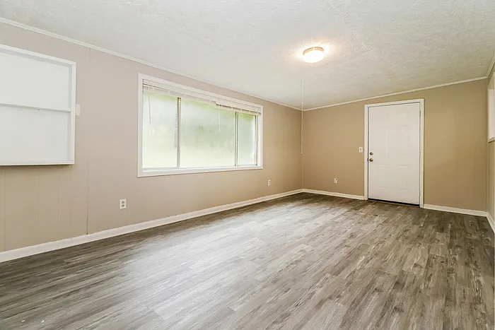 821 Hillside Dr — Photo 4
