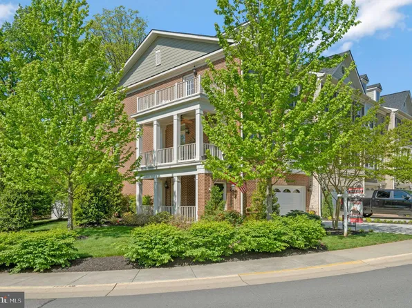 8024 Turtle Creek Cir, Gainesville, VA 20155