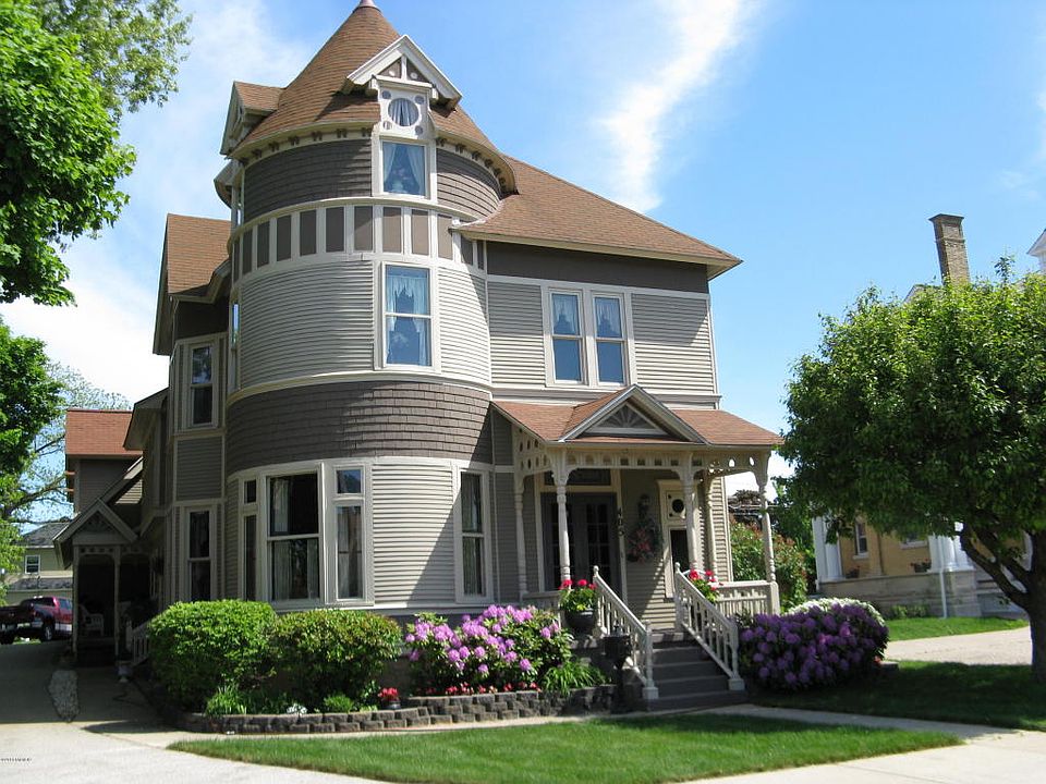 1st image of 405 E Ludington Ave