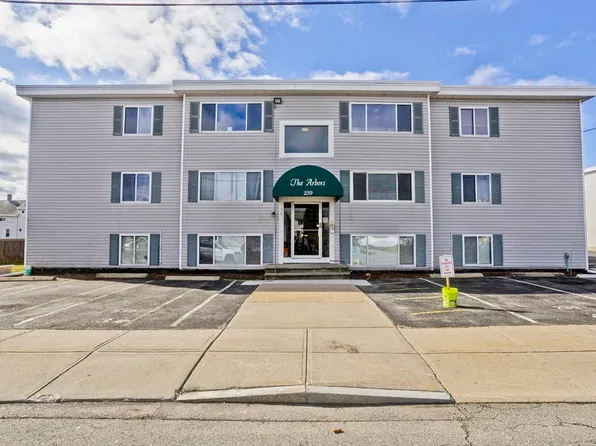 239 Glasgow St APT 10, Fall River, MA 02721
