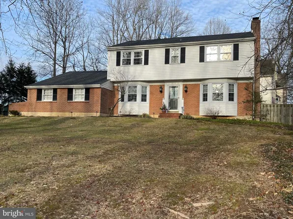 11 Birch Knoll Rd, Wilmington, DE 19810