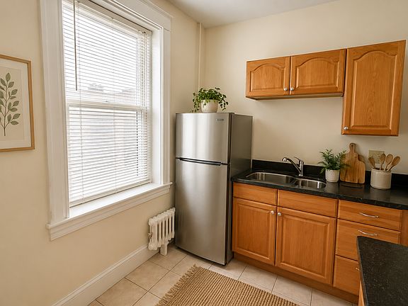 2nd image of 89 Kilmarnock St #11