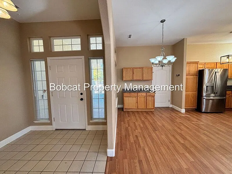 3 bed, 2.0 bath, 1710 sqft, $2,710 — Photo 3
