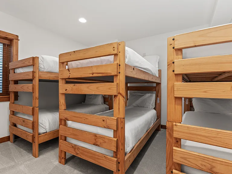Lower Level - Ensuite Bunk Room 5 (3 Twin over Twin Bunks)