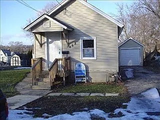 468 Hickory Pl photo 1