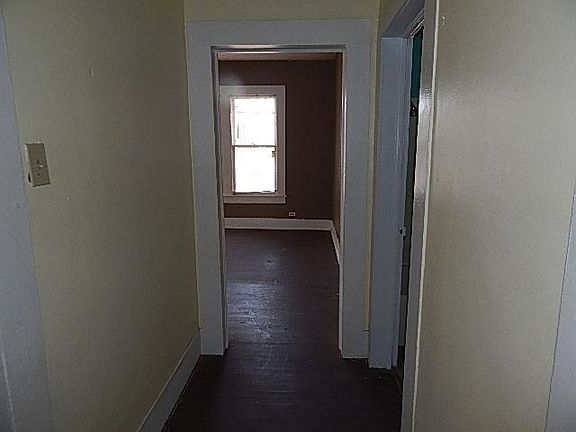 3rd image of 704 W 2nd Ave