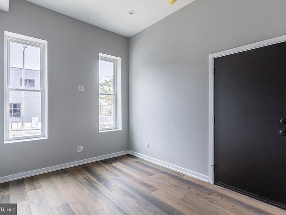 3rd image of 2526 W Girard Ave #1