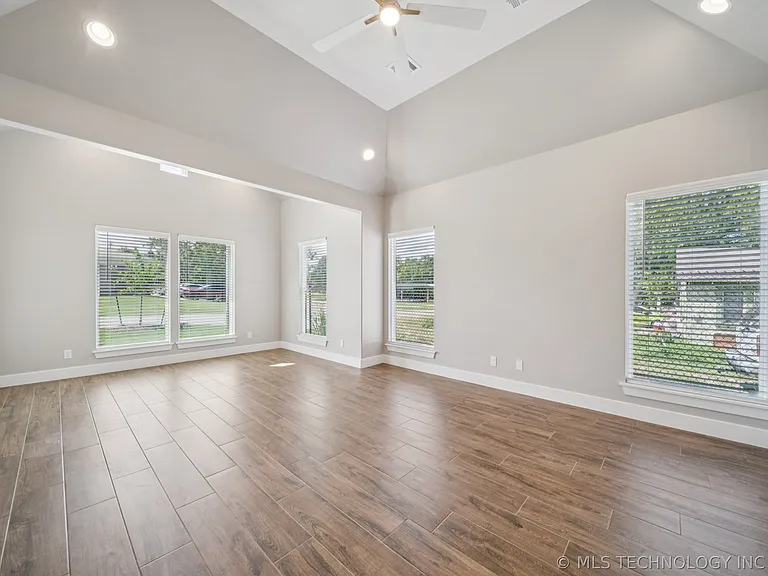 210 S Bluff St #A — Photo 5