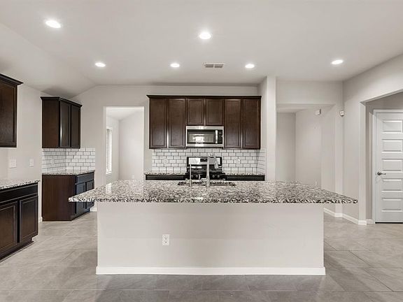5th image of 1206 Bellingham Park Drive
