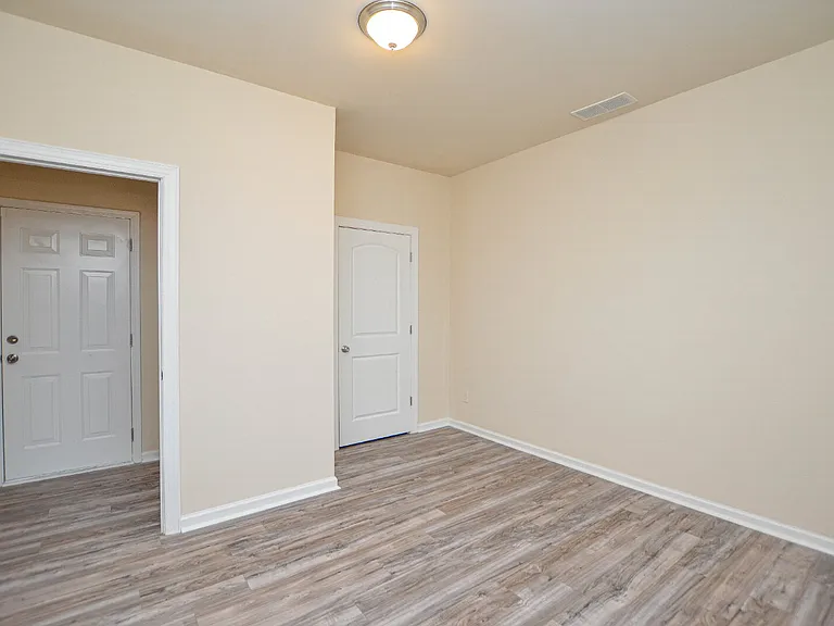313 Annandale Dr — Photo 32