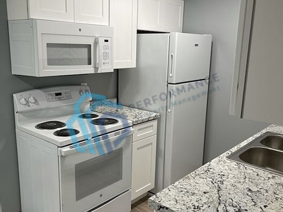 4th image of 3201 N 41st St #2