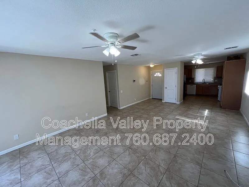 3 bed, 2.0 bath, 1240 sqft, $2,295 — Photo 4
