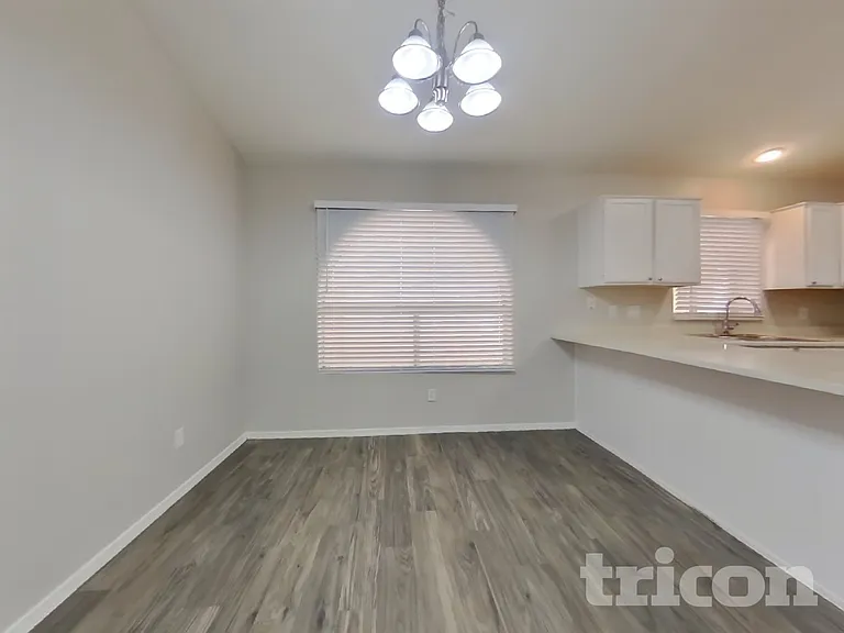 8961 W Kathleen Rd — Photo 3