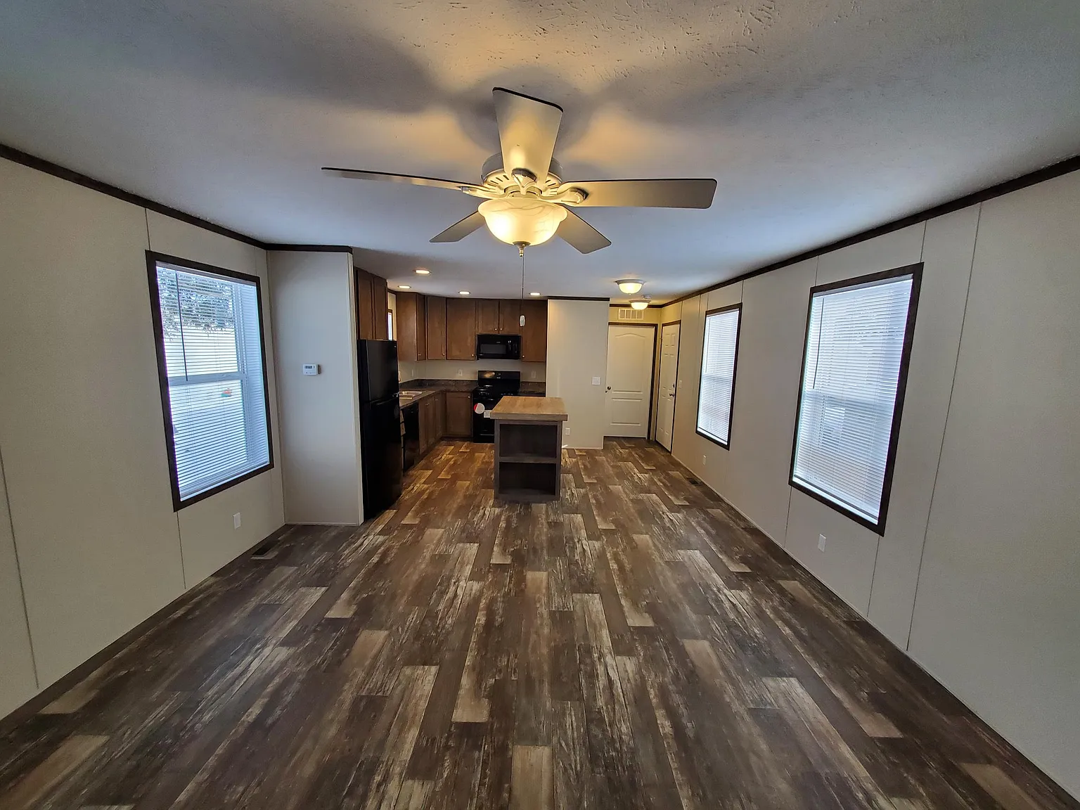 Convienent And Comfort Living! — Photo 3