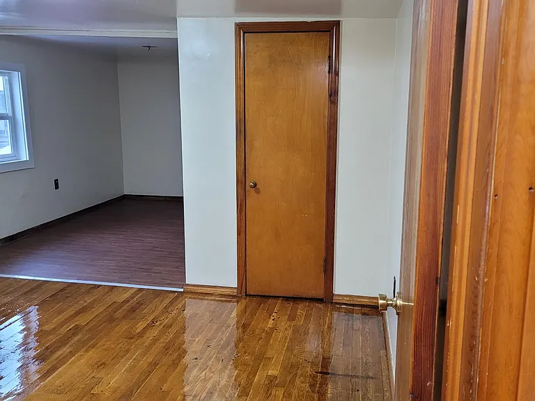 700 Columbia St — Photo 4