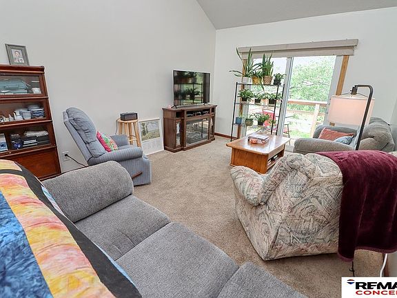 5th image of 230 Parkside Ln