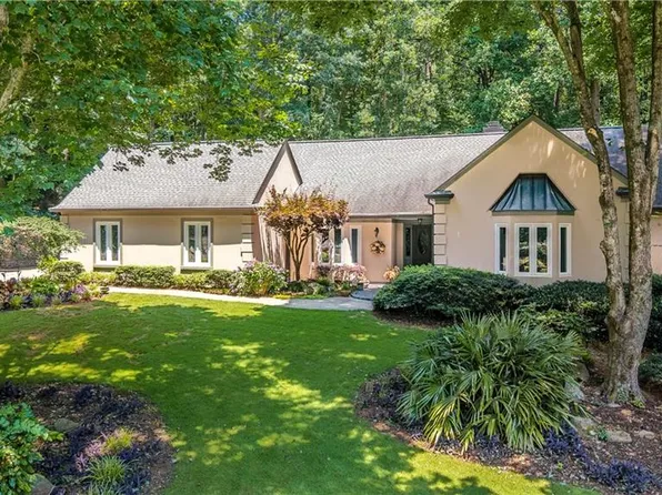 1565 Kings Xing, Stone Mountain, GA 30087