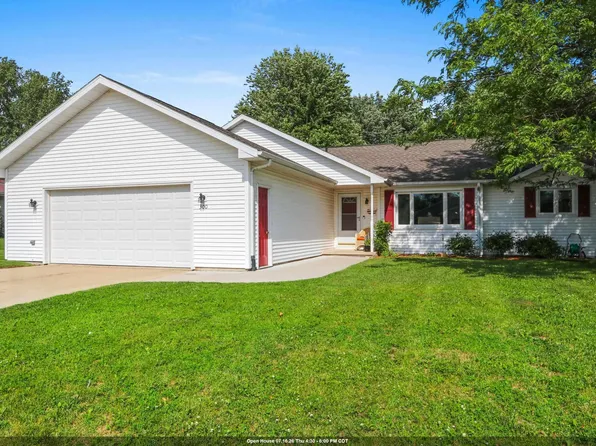 300 Rosemary Dr, Pulaski, WI 54162