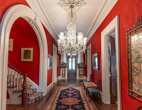 4th image of 2423 Prytania St