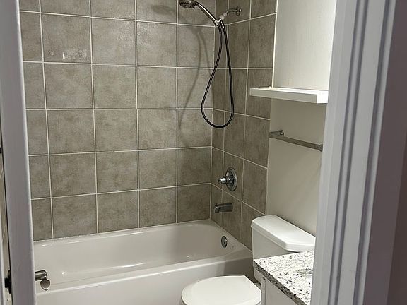 5th image of 2801 Blossom St
