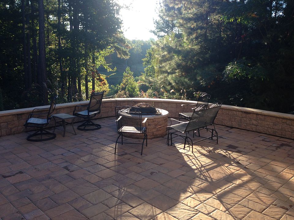 1st image of 24 Ludwell Ln