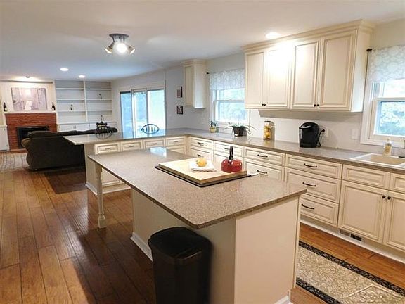 5th image of 1100 Pepperidge Ct