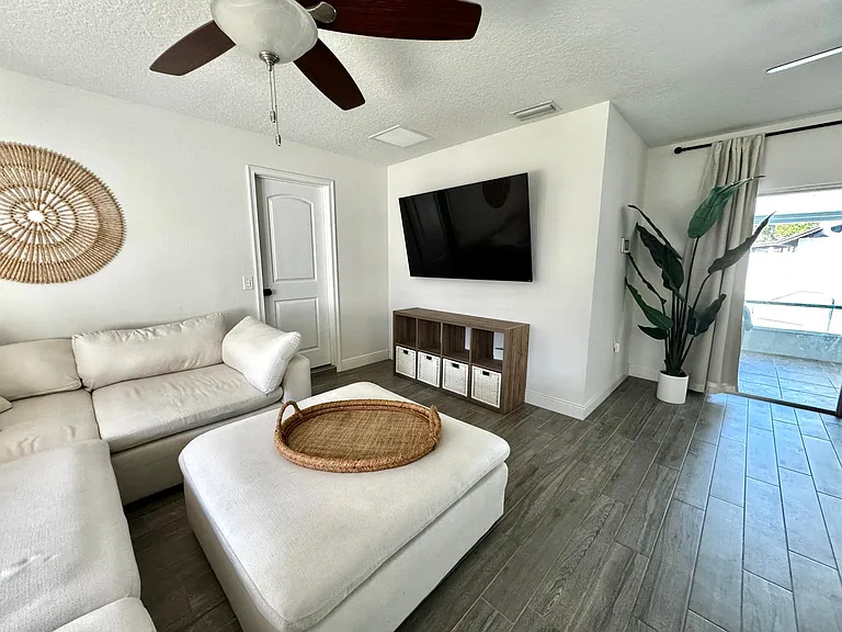 115 Hollyhock Dr — Photo 5