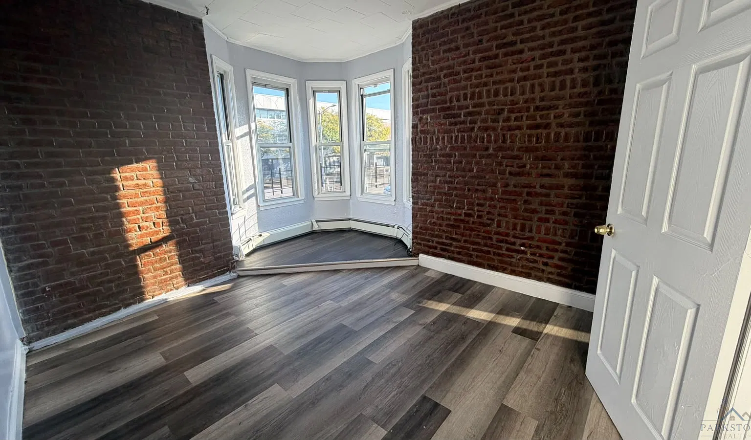 503 Baldwin Ave — Photo 2