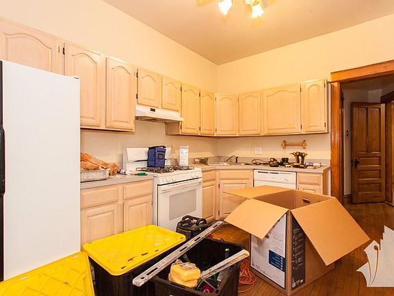 4th image of 3343 N Sheffield Ave APT 1D