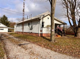 45594 State Route 558, New Waterford, OH 44445