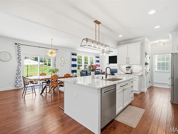 5th image of 213 Mason Glen Dr