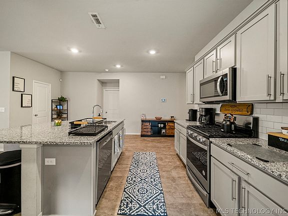 4th image of 26455 Foxen Dr