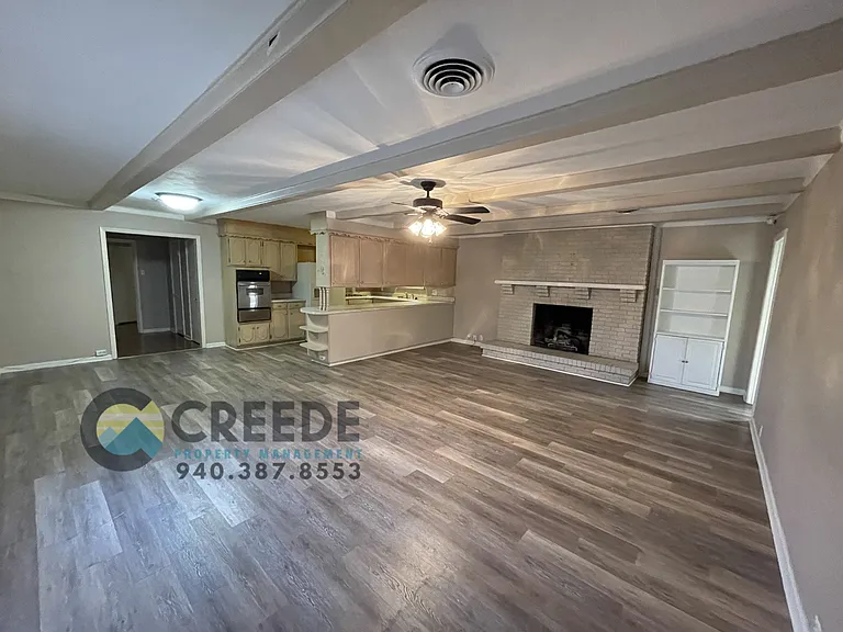 611 E University Dr — Photo 3