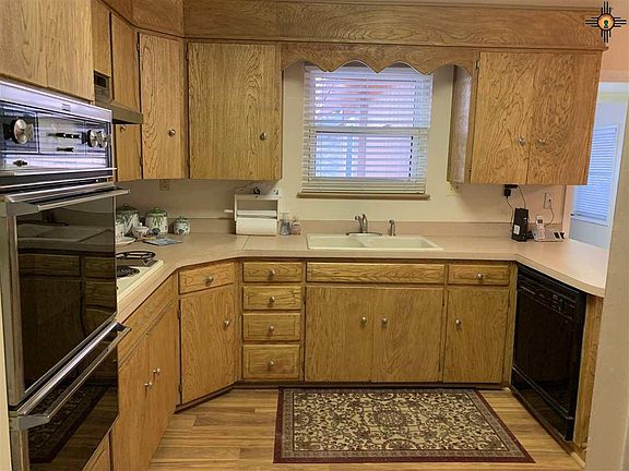 4th image of 701 S Navajo Dr
