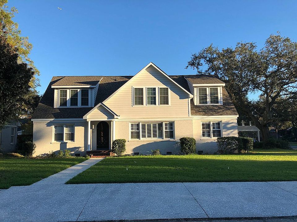 Front / Oyster Drive-Walk