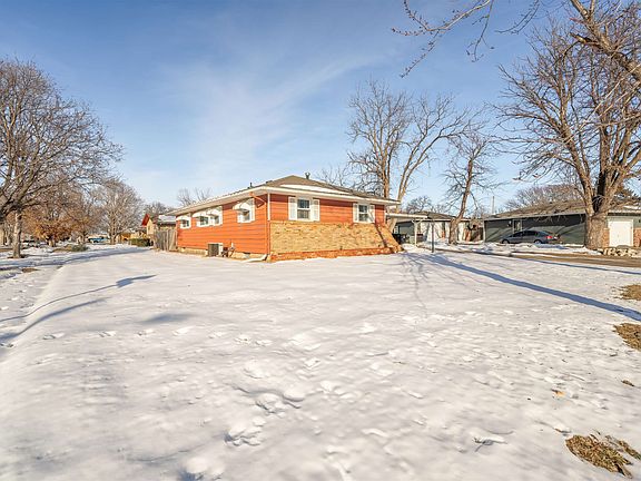 3rd image of 114 W Ray Ave