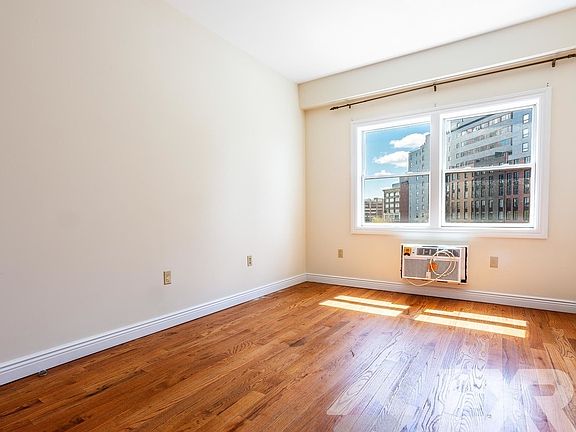 5th image of 1203 Jackson Ave APT 4B