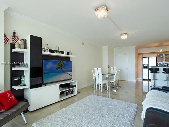 5th image of 325 Biscayne Blvd #2214