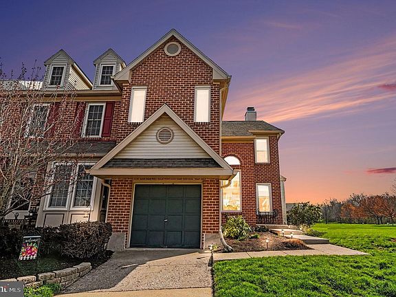 4th image of 468 Amherst Ct