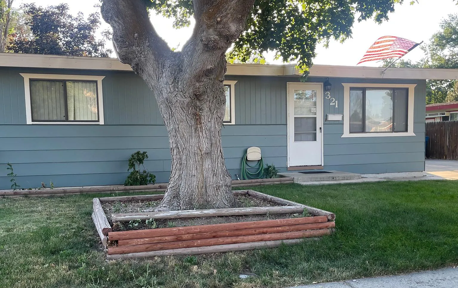 3 bed, 864 sqft, $1,395 — Photo 1