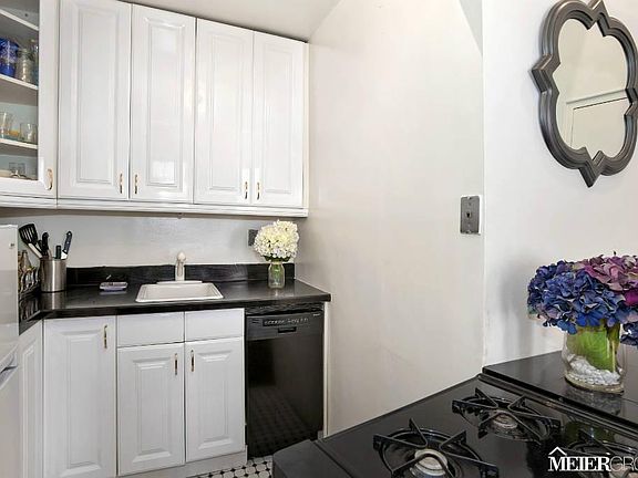 3rd image of 456 W 23rd St APT 3F