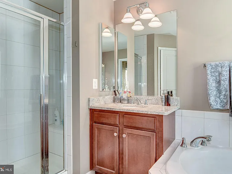 3309 Kemper Rd — Photo 26