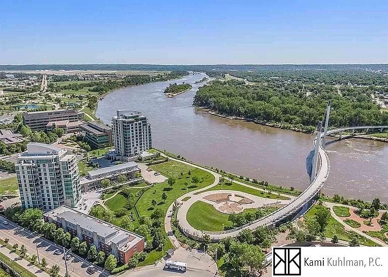 1st image of 729 Riverfront Dr