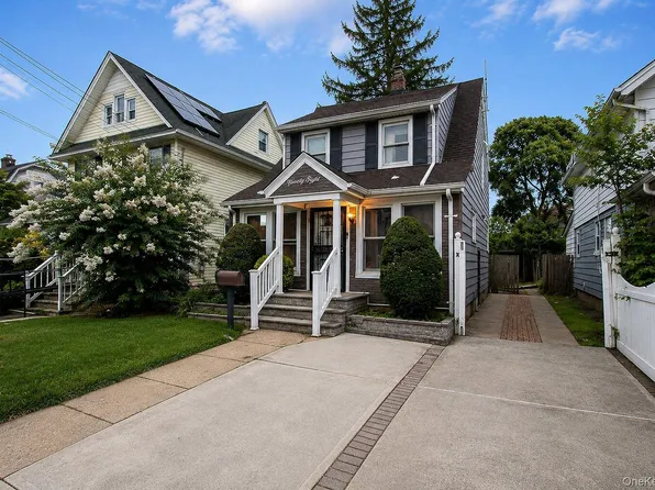 98 Willow Avenue, Hempstead, NY 11550
