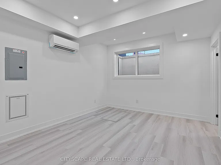 587 Oakwood Ave #1 — Photo 11