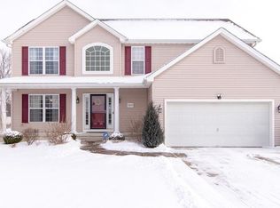 7039 Iroquois Dr, Lockport, NY 14094