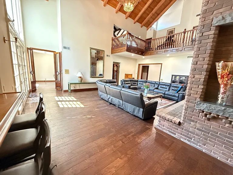 533 E Sierra Madre Ave — Photo 14